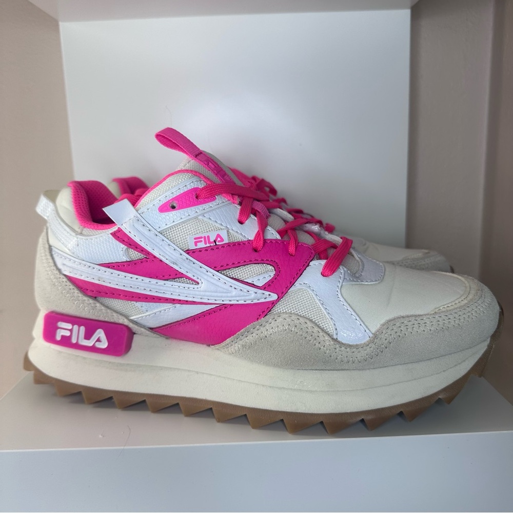 Fila Women's Pink and White Sneakers